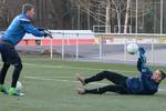 Patrick Baldauf, hier bei der Erwärmung mit Stanislav Samson, feierte mit Askania am vergangenen Freitagabend gegen den VfL Halle 96 den ersten Heimsieg der Oberliga-Saison..jpg