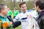 Vor dem Spiel gegen Fortuna Magdeburg wurde Thomas Baumgarten von Askania-Präsident Michael Angermann (l.) offiziell verabschiedet.jpg